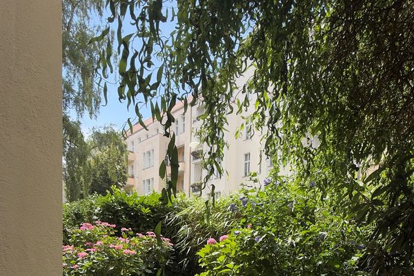 AMPIO APPARTAMENTO IN EDIFICIO D’EPOCA CON TERRAZZA PRIVATA E ACCESSO AL GIARDINO