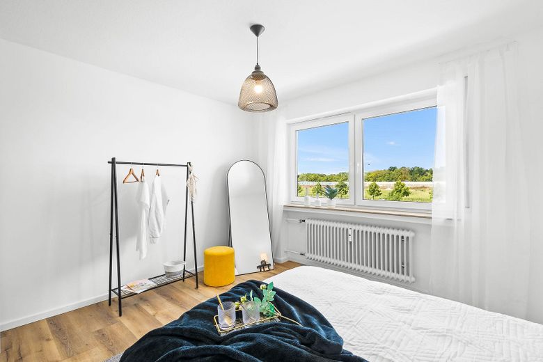 Sofort einziehen! Helle, 2026 modernisierte 3-Zimmer-Wohnung mit Südbalkon in Straubing – Schlafzimmer