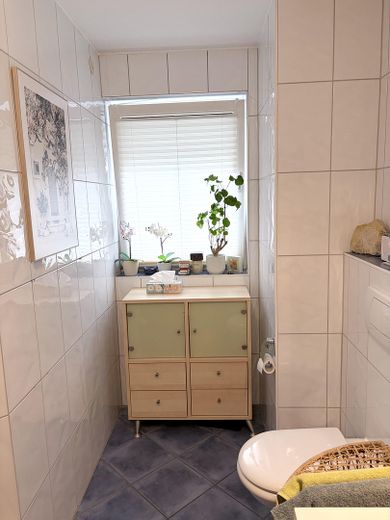 3-4 Zi Gartenidylle, 2 Holzterrassen, Sommergarten, Pavillon, – Bad2