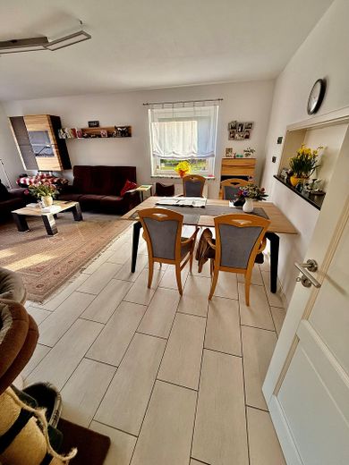 EG: Wohnzimmer mit Esstisch