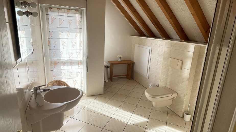 Badezimmer im DG