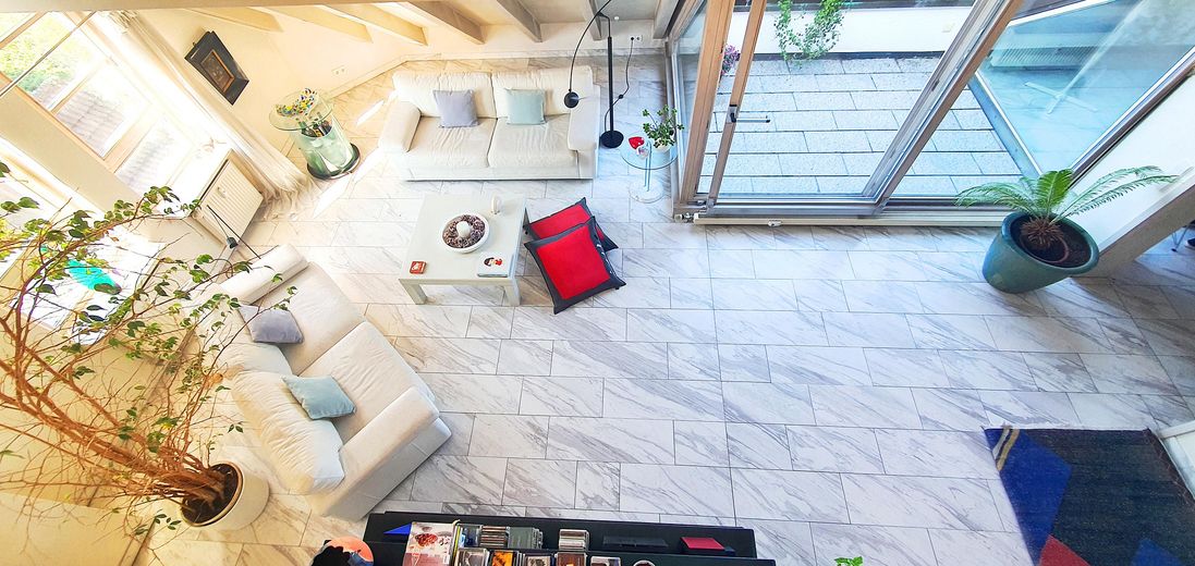 Tolle Lage: Hochwertige 3,5-Zimmer-DG-Galeriewohnung mit 2 Balkonen, 2 Bädern, TG und guter Rendite – Blick von der Galerie