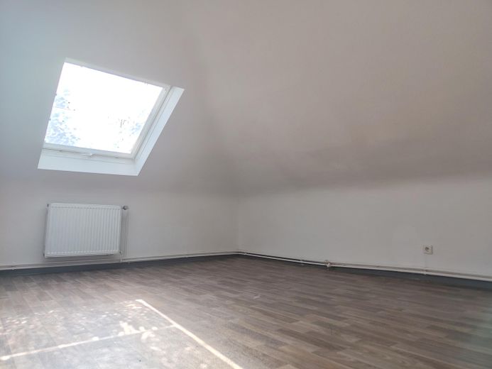 Appartement mansardé central de 3 pièces (env. 83 m²) avec climatisation et emplacement de stationnement – Schlaf- oder Arbeitszimmer 1