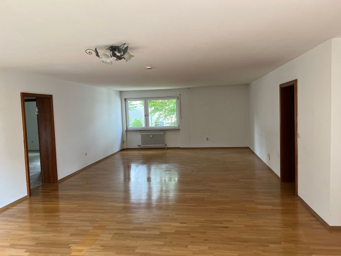 Geothermie - Pullach - helle, große Wohnung auf parkähnlichem Grundstück – Wohnzimmer