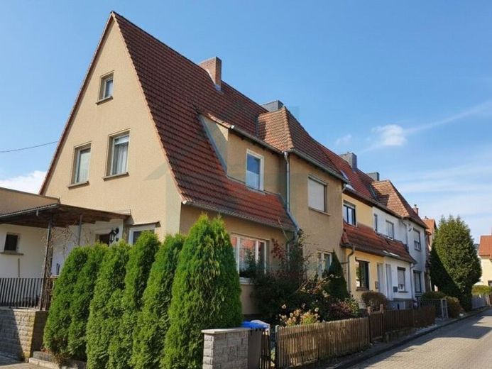 Reihenendhaus mit 101 m² Wohnfläche und gesamt 401 m² inklusive Grundstück in Kahla – Foto 1