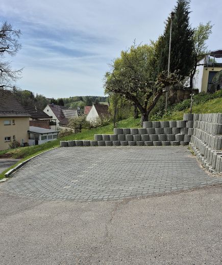 Außergewöhnliches Mehrfamilienhaus mit Aussicht und Ausblick – Stellplatz