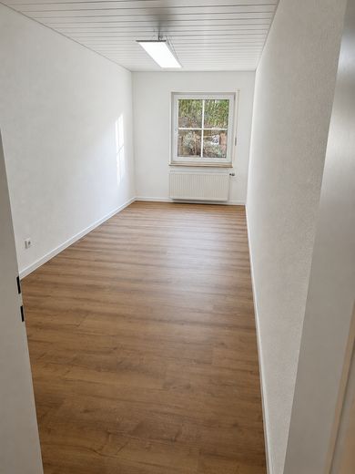 Gartenwohnung, wohnen fast wie im eigenen Haus - komplett renoviert – Kinderzimmer