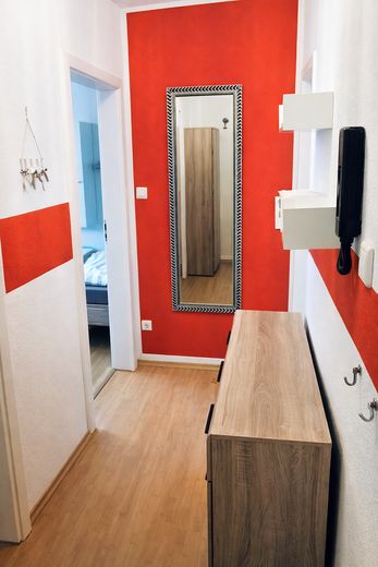 Provisionsfrei: Möbliertes Apartment mit Loggia im Heusteigviertel – Flur