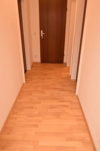 Helle 3-Zimmer Wohnung 70 m2 München Unterhaching mit Balkon Erstbezug nach Vollrenovierung – Flur