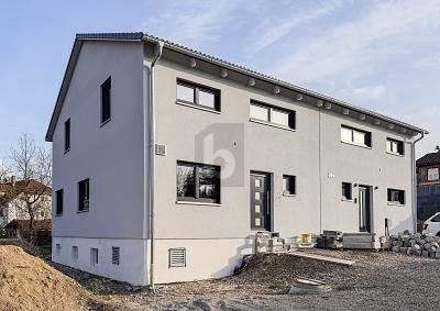 NEUBAU-DOPPELHAUSHÄLFTE MIT GARTEN – 1773151301_5dd1cc.jpg