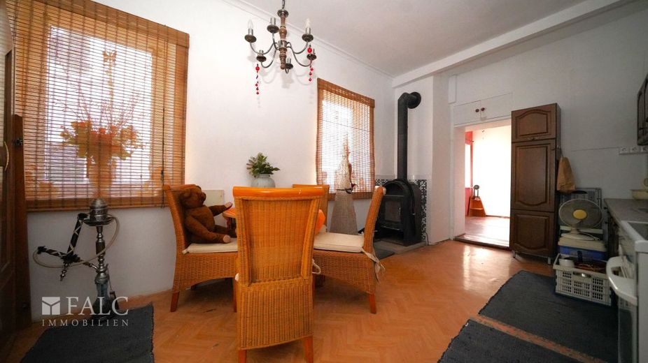 Mehrfamilienhaus mit Geschichte - FALC Immobilien Heilbronn – Küche mit Essecke (1. OG)