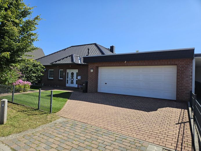 Provisionsfreier Bungalow in ruhiger Lage – Garage
