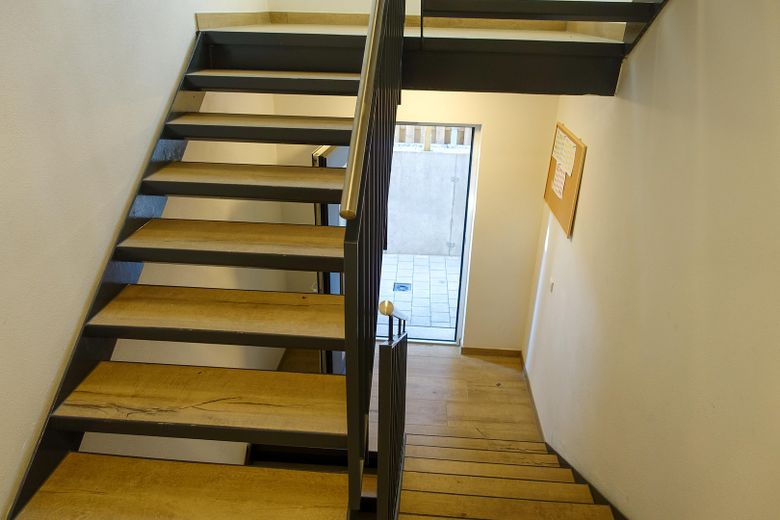 ruhig wirkendes Treppenhaus