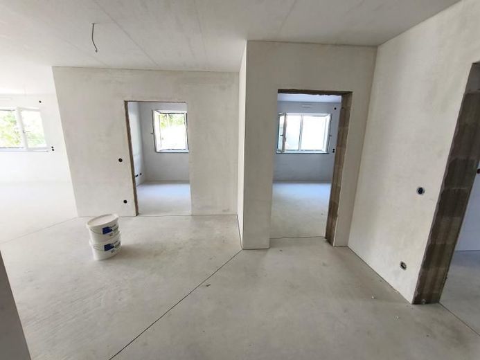 4 Zi. Wohnung (Nr. 3) im EG mit Balkon – Wohnen / Essen / Kochen Bild 2