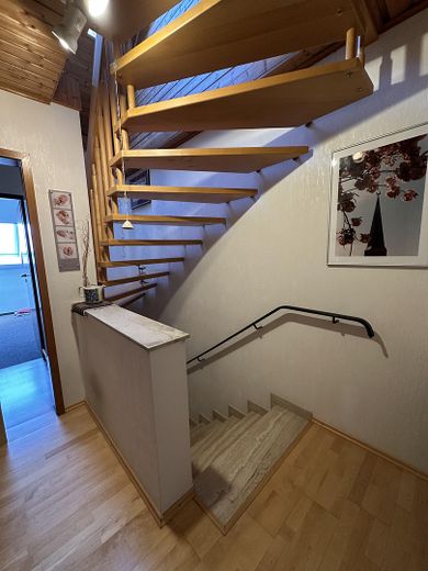 Двоквартирний будинок у Pfungstadt-Esb./Eich на продаж – Treppenaufgang