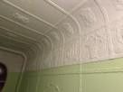 Élégant et paisible au cœur de Wiesbaden : spacieux appartement ancien avec quatre balcons – Eingangsbereich mit Stuck