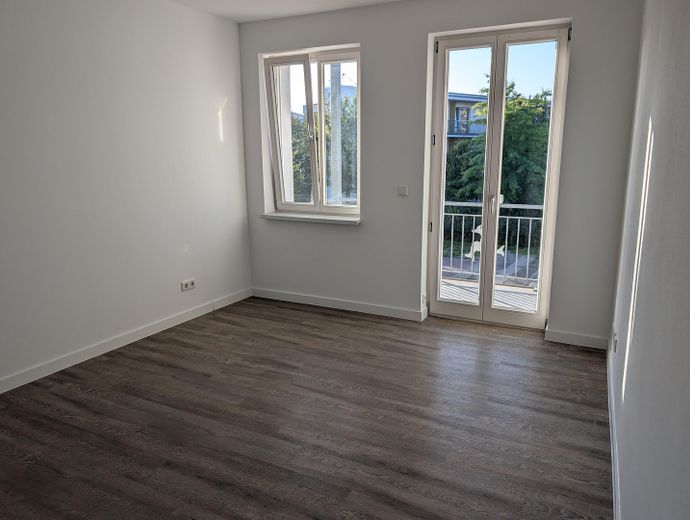 شقة جذابة من غرفتين بتقسيم مثالي – جاهزة للسكن للبيع – Zimmer mit Balkon im Hinterhof