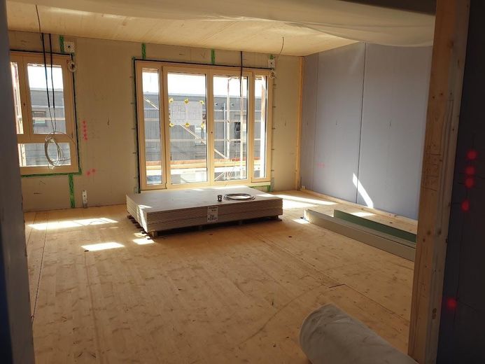 3-Zimmer-Eigentumswohnung in neuem Holzhaus: WohnGut-Erlangen – Wohnen/Kochen