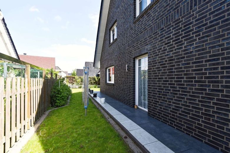 Familienidylle mit Stil: Großzügiges Einfamilienhaus mit Sauna, Garten &amp; hochwertiger Ausstattung – Außenansicht
