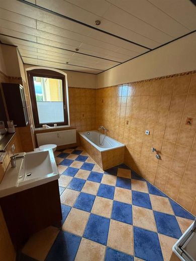 Großzügiges 8-Zimmer EFH mit wunderschönem Garten, Kamin und Einliegerwohnung – Bad 2 Hauptwohnung