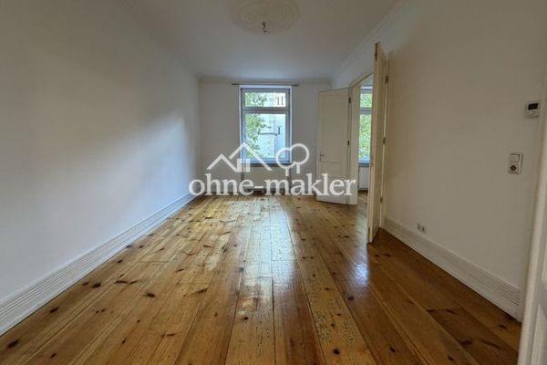 Appartement ancien de 3,5 pièces dans le Nordend avec balcon, cuisine équipée et plafonds de 3 m de hauteur