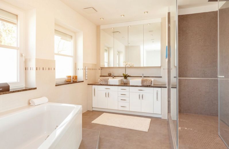 Villa de ensueño modernizada en ubicación privilegiada – Bad mit XXL Dusche