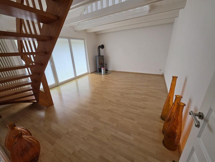 Israelsdorf: Gepflegtes EFH mit Einliegerwohnung nahe Naturschutzgebiet – Wohnzimmer ELW, 24 qm