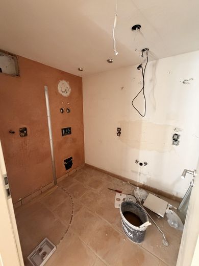 Appartamento ristrutturato integralmente di 2 locali in un edificio storico a Stoccarda-Plieningen – Badezimmer