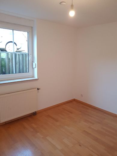 Gemütliche 3-Zimmer-Souterrain-Wohnung mit Stellplatz in Calden zu vermieten – Foto 3