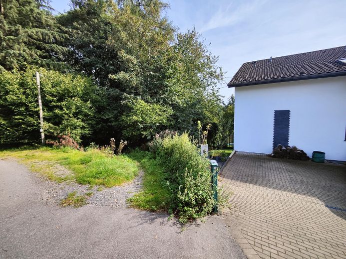 Dreifamilienhaus im Grünen mit großem Grundstück – Foto 8