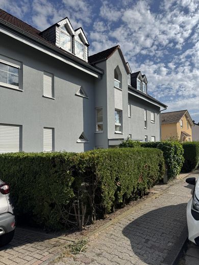 Wohnung Erdgeschoss mit Terrasse – Vorgarten linke Haushälfte