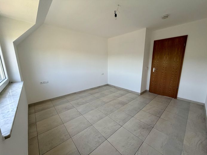 Wohnen mit Blick auf Burg Frankenstein -Erstbezug nach Renovierung- 2-Zimmer mit EBK & TG-Stellplatz – Schlafzimmer
