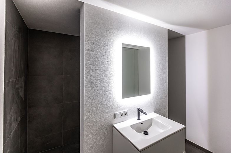 Stilvolle Neubau-DHH / Jetzt letzte Einheit sichern – Badezimmer UG / Musterhaus