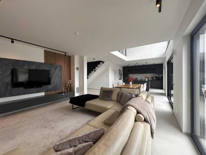 Modernes Traumhaus mit Pool - großzügiges Wohnen in Steinfeld – Wohnbereich