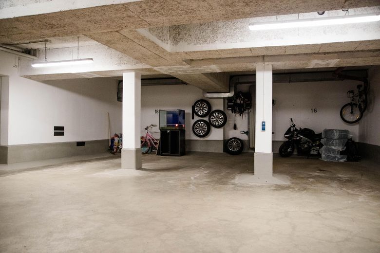 großer Stellplatz Tiefgarage