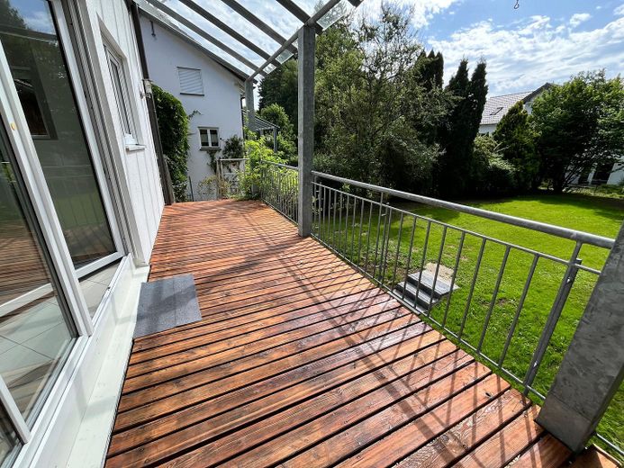 Großer Balkon (überdacht)