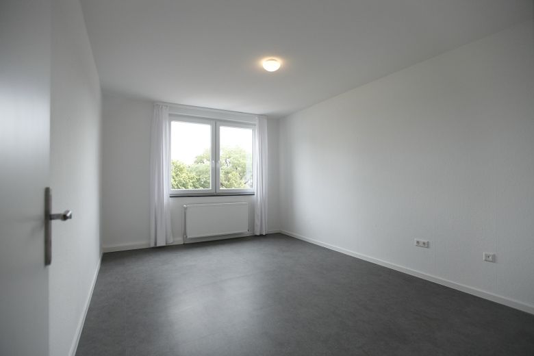 Schöne 2,5 Zimmer Wohnung (Nähe Hochschule Hannover) + Garage optional – Schlafzimmer mit Designboden