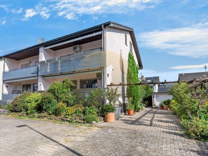 Tanto spazio per la famiglia – porzione di bifamiliare con giardino a Rastatt-Ottersdorf – Foto 1