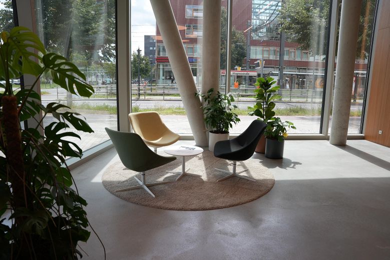 Moderne groß- und kleinteilige Büroflächen in repräsentativer Adresse und Lage – Kommunikationsinsel