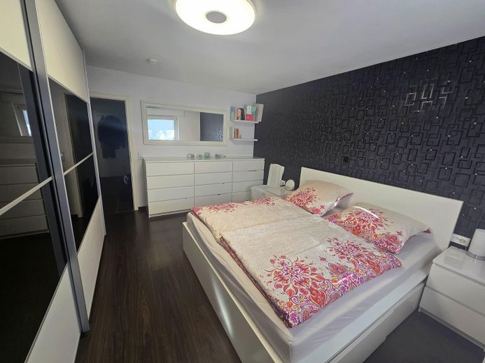 Modernisierte 3,5–4-Zimmer-Wohnung mit hochwertiger Ausstattung, Balkon & Stellplatz in ruhiger Lage – Schlafzimmer
