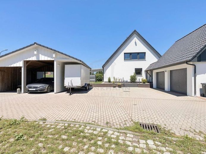 Naturnah wohnen, stadtnah leben: Modernes Einfamilienhaus mit Garten nahe Kiel – Fotoğraf 1