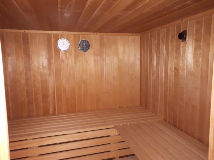 SAUNA INNENANSICHT MITTE