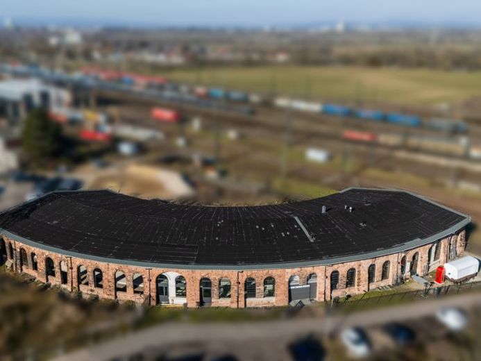 - Exclusives Bauträger- oder Investorenobjekt -
Rohbau im historischen Denkmalensemble – Foto 1