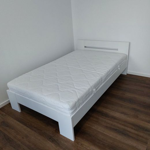 2 WG-Zimmer in 5er WG, 20 und 21 Qm groß, Küche, Essecke, 2 Duschbäder/WC, 2 WC Darmstadt-Stadtmitte – Bett (Beispiel)