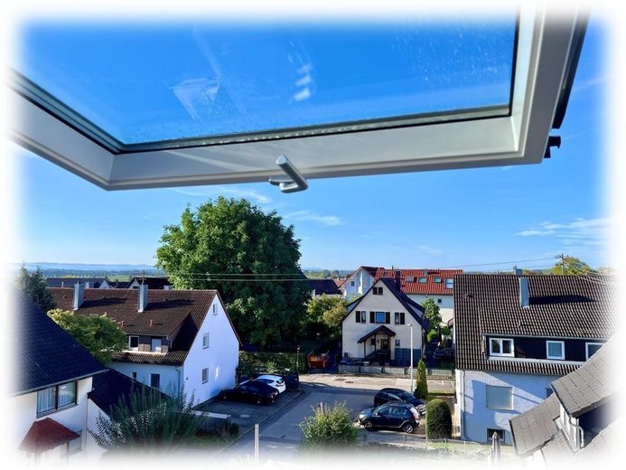 Toekomstbestendig wonen: moderne KfW-55-maisonette (A+) met groot dakterras & 2 parkeerplaatsen – Schlafen_Aussicht_2