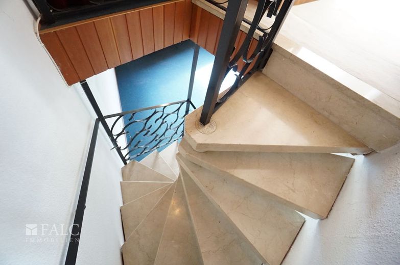 Stilvolles Familienhaus zu verkaufen! – Treppe