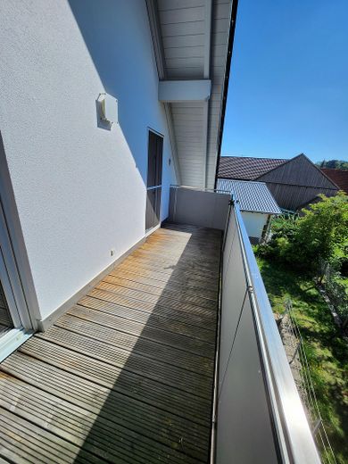 Sofort bezugsfrei! Moderne Dachgeschosswohnung mit Glasfaser, Balkon – inklusive Küchenzeile. – Balkon