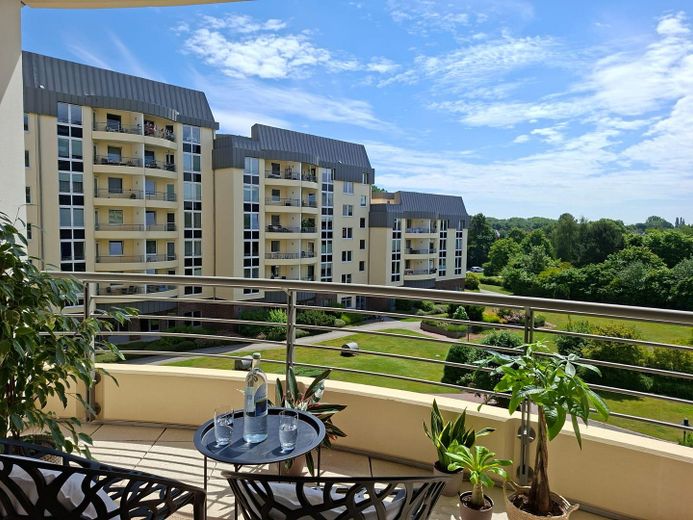 KURPARK-RESIDENZ Appartement en copropriété de 2 pièces, piscine/jacuzzi/sauna inclus dans les charges de copropriété, pompe à chaleur ! 1 place de parking en garage souterrain – Ruhige windgeschützte Lage
