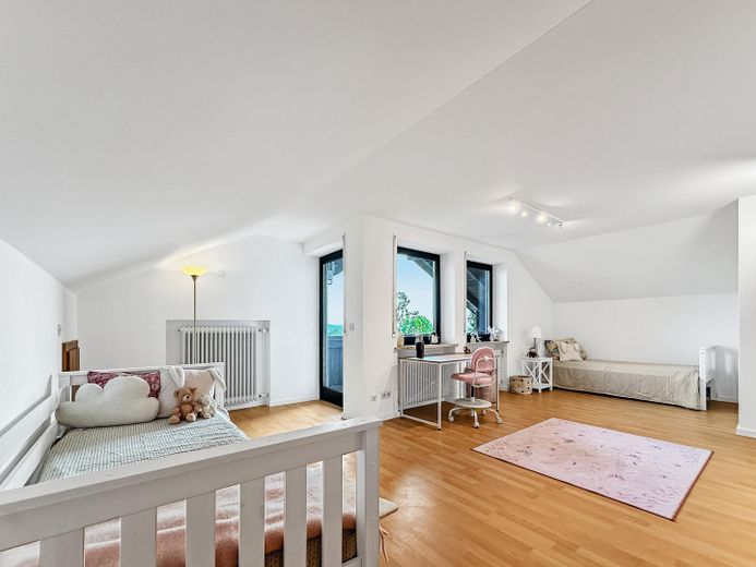 Schlafzimmer / Kinderzimmer DG