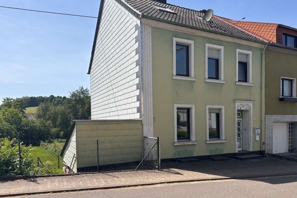 Preiswertes Familienhaus plus Baugrundstück!